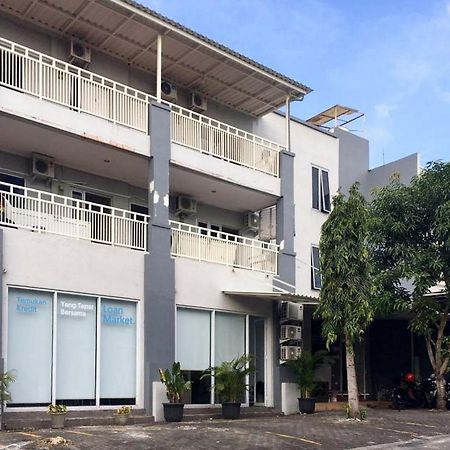 Reddoorz @ Citraland Surabaya Hotel Exterior photo