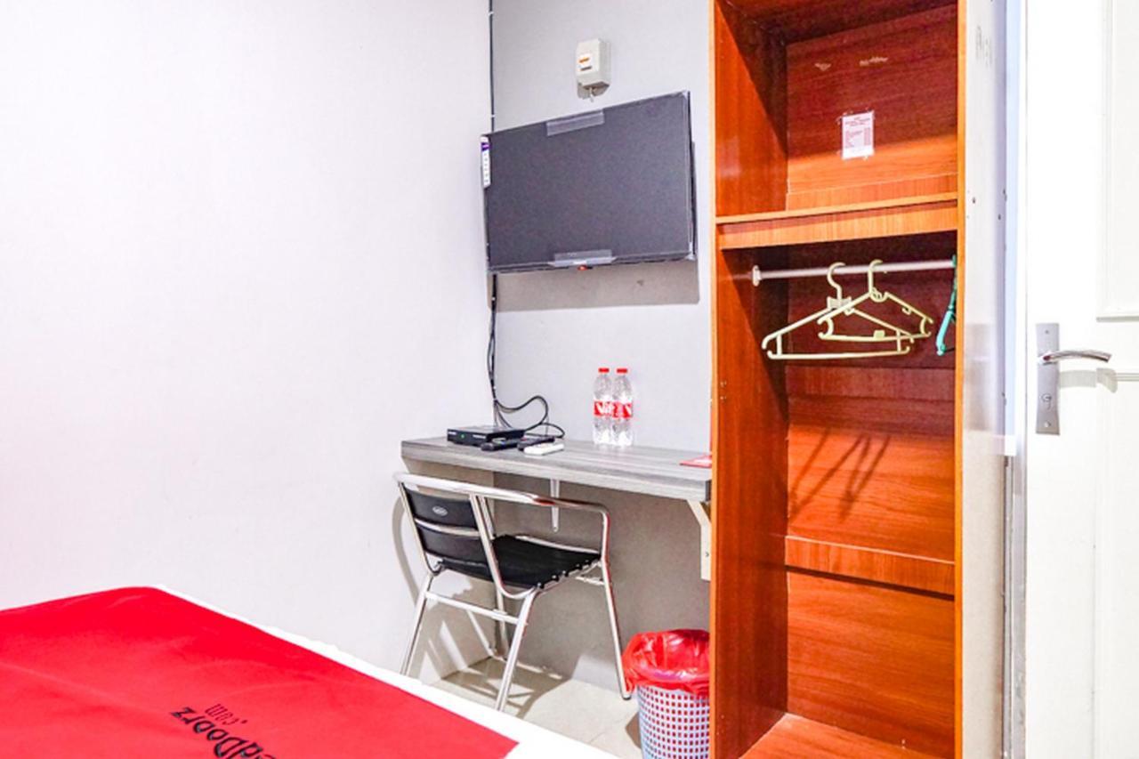 Reddoorz @ Citraland Surabaya Hotel Exterior photo