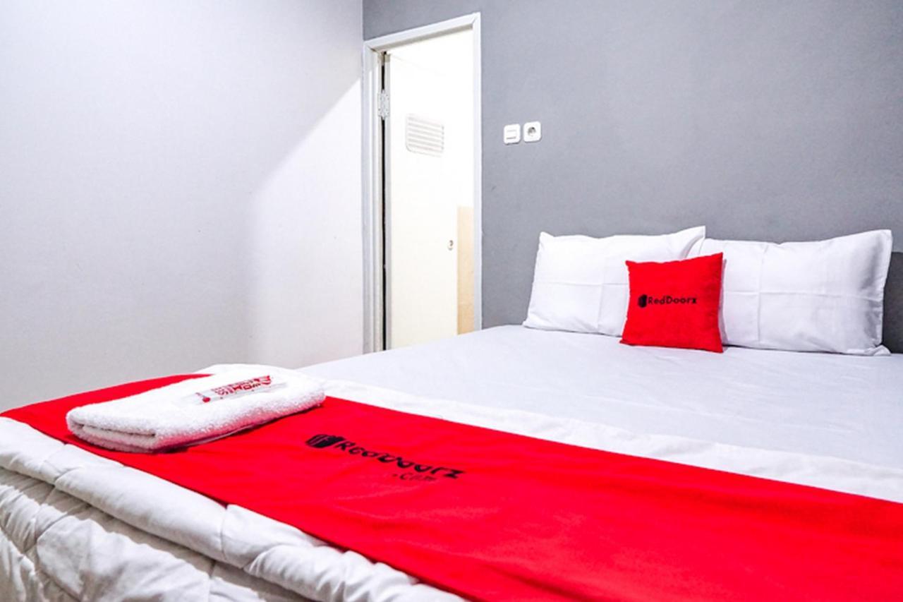 Reddoorz @ Citraland Surabaya Hotel Exterior photo